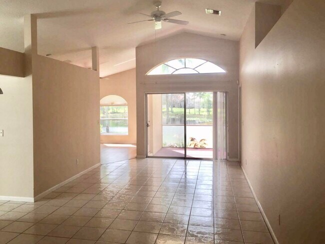 Foto del edificio - 1592 Carriage Brooke Dr