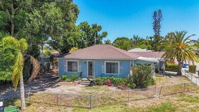 Building Photo - 702 21st Ave W