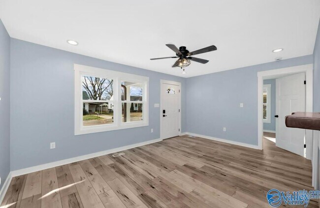 Building Photo - 3904 Cypress Ave SW