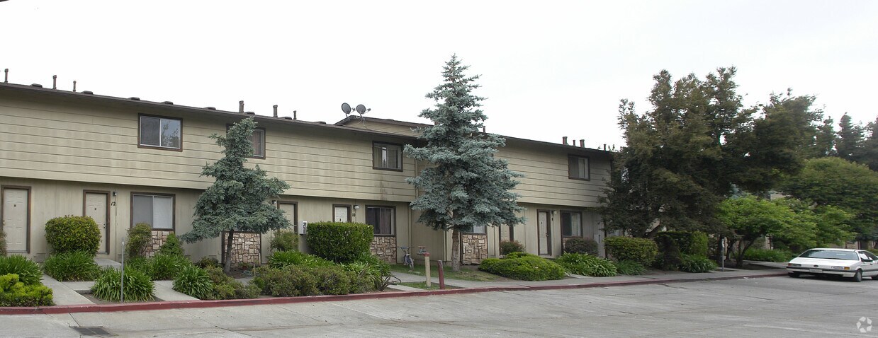 Foto del edificio - 423 Bartlett Ave