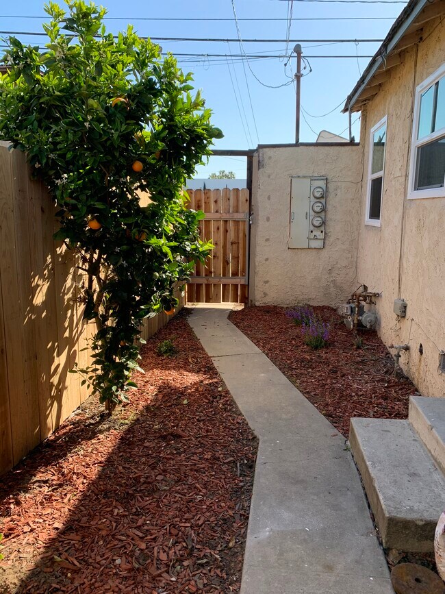 Building Photo - 1828 Cabrillo Ave