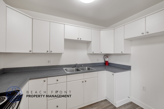 Building Photo - 805 E. 7th St.