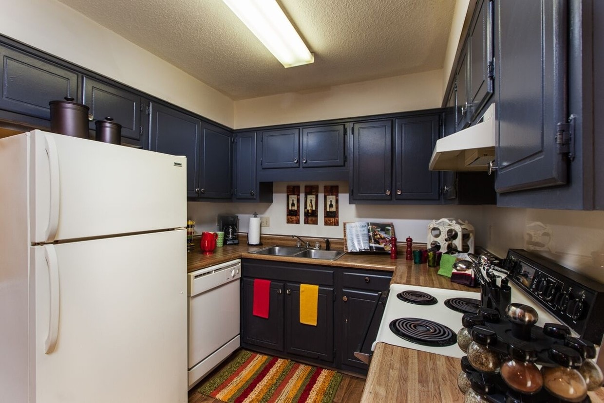 Kitchen - 16 Briar Cir