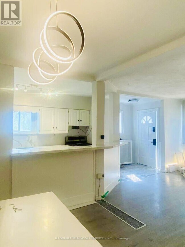 Photo du bâtiment - 166 Chaplin Crescent