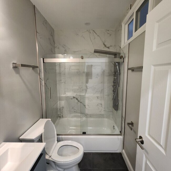 Foto del edificio - 1332 Adams St NE