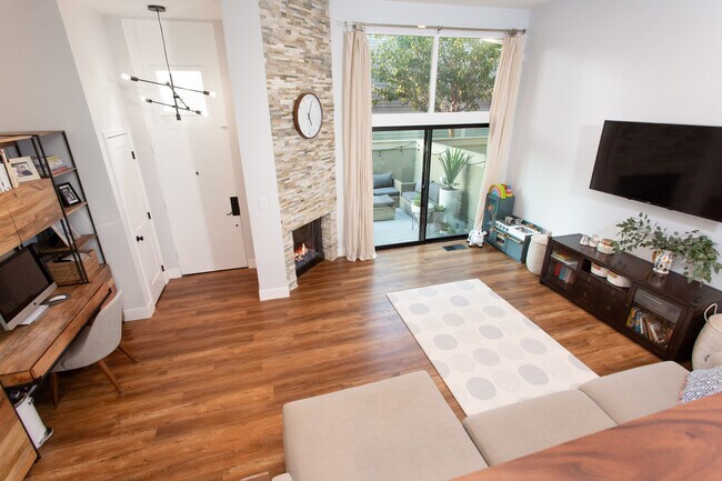Foto del edificio - 4333 Redwood Ave