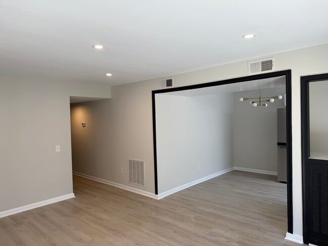 Living room - 114 Fort Evans Rd NE Apartments