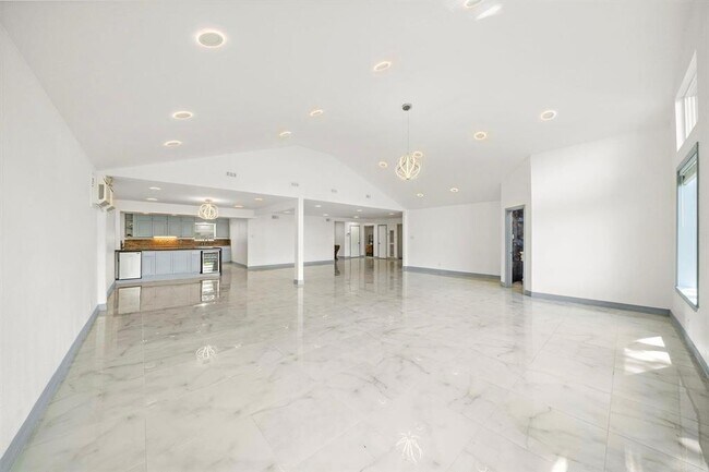 Foto del edificio - 1068 Chimney Rock Rd