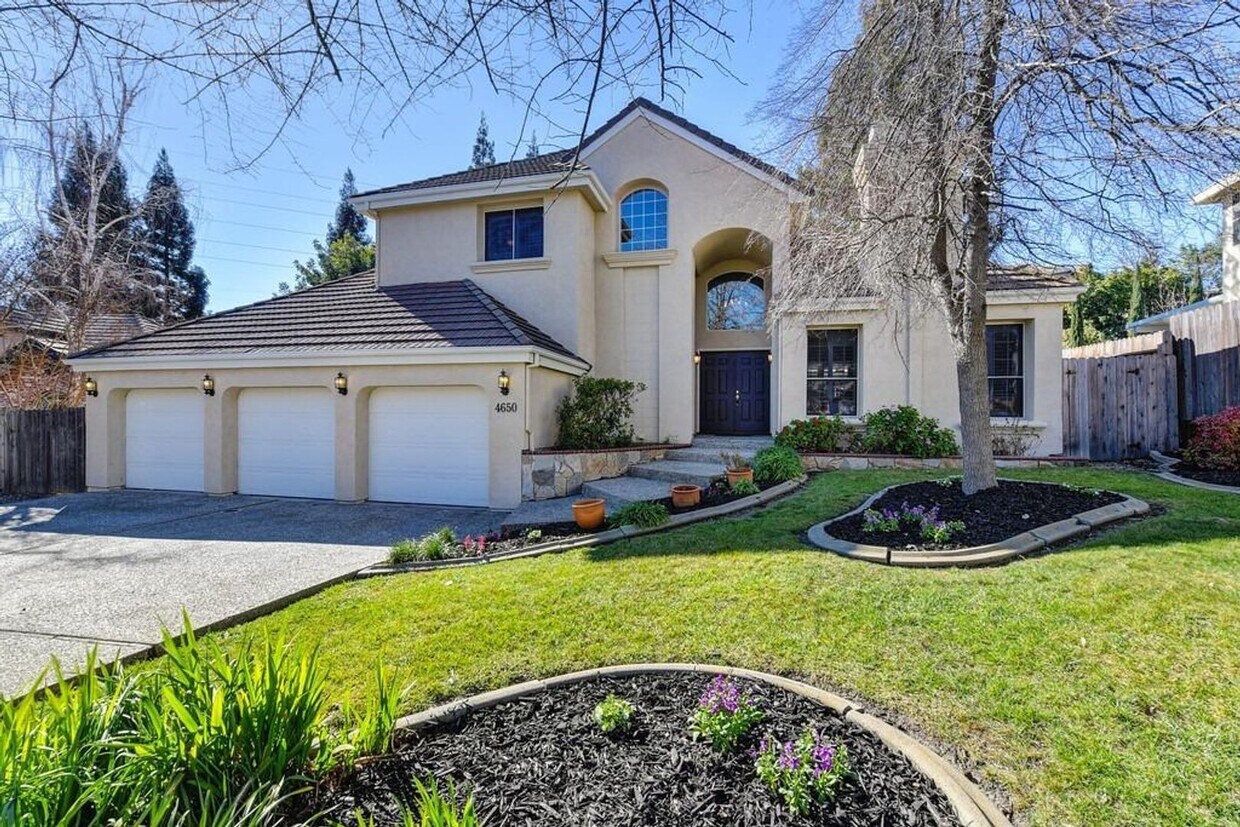 Primary Photo - Elegant Granite Bay Home Located in Treela...