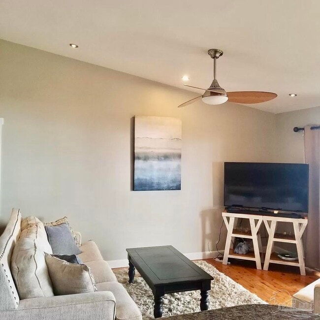 Foto del edificio - 200 Pensacola Beach Rd