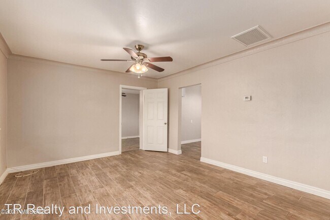 Foto del edificio - 3 br, 2 bath House - 2416 E. 19th Street