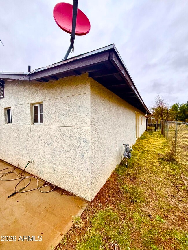 Foto del edificio - 2417 N Franklin St