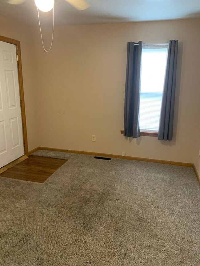 Building Photo - 3 bedroom, 2 bath house