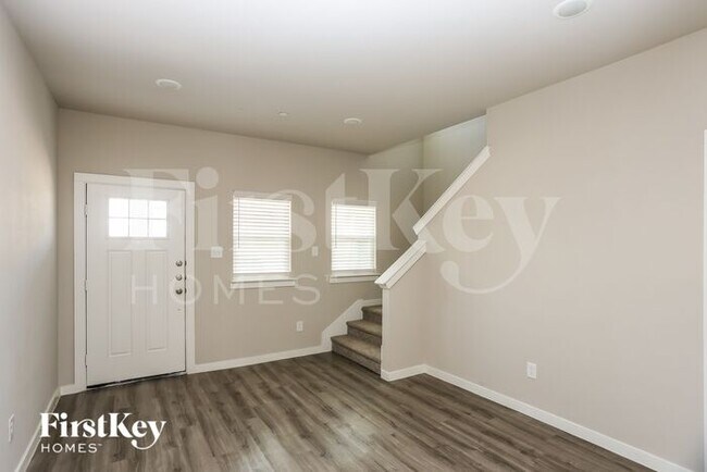 Building Photo - 608 Ava Trl