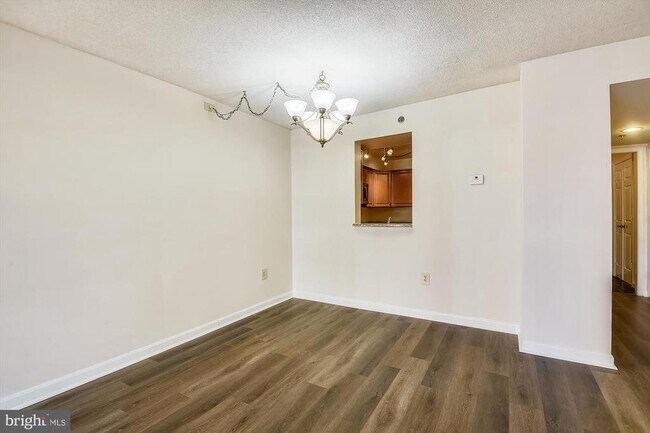 Foto del edificio - 610 N West St