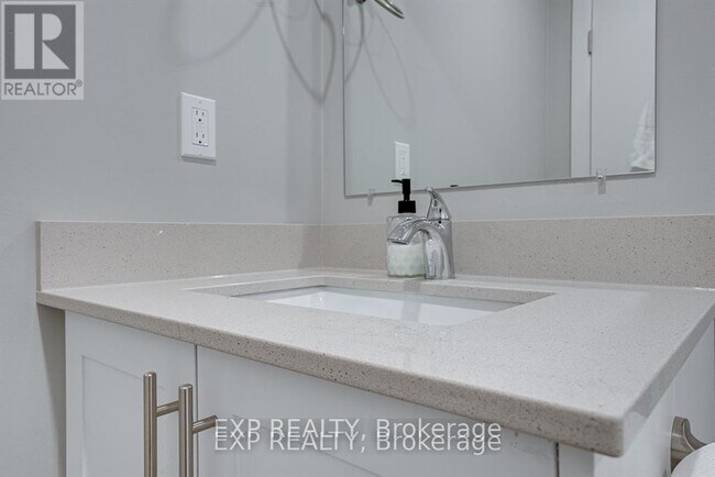 Photo du bâtiment - 104 Wellington St N