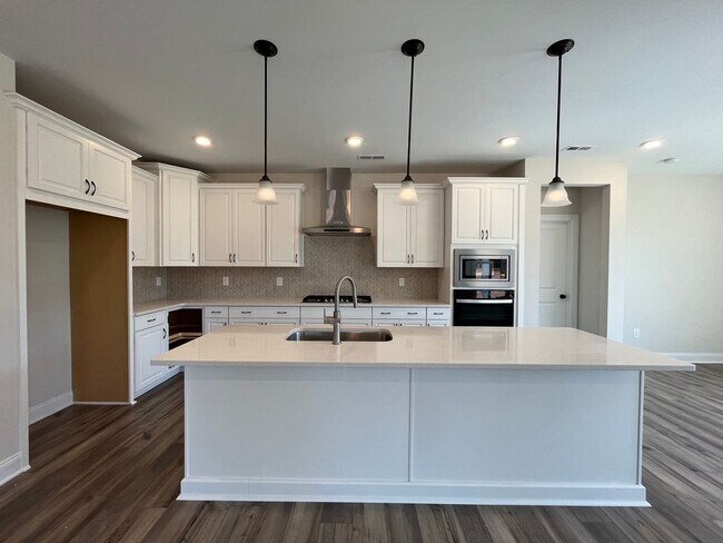 Building Photo - Stunning 5BD, 4.5BA Knightdale Home with Spacious Open Interior, Bonus Loft, and Modern Upgrades ...