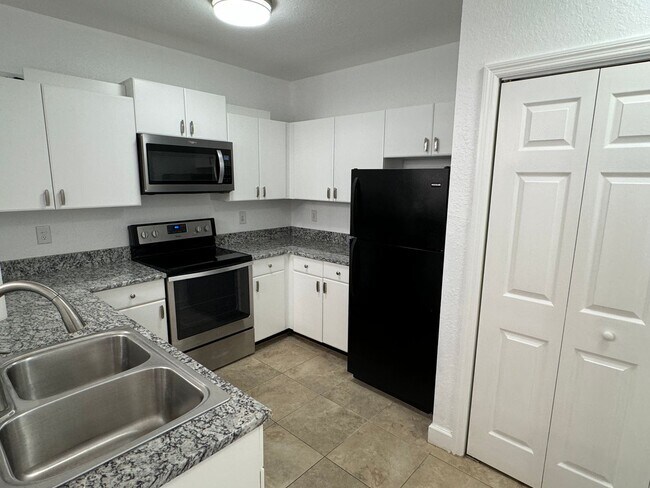 Building Photo - COMING AVAILABLE IN JULY! The Grande Downt...