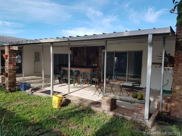 Building Photo - 1111 NE 200th Terrace