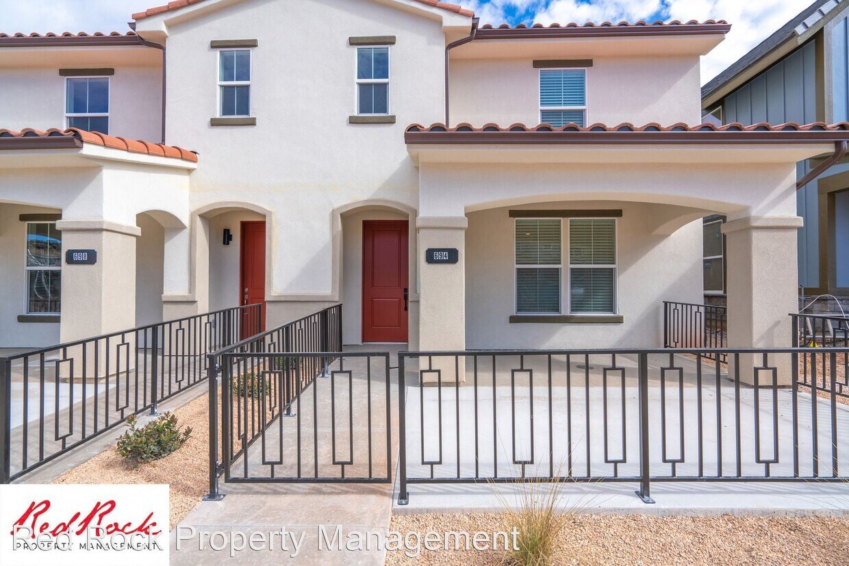 3 br, 2.5 bath House 694 W Claystone Dr House Rental in St.