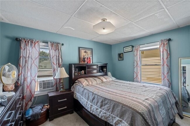 Building Photo - 528 Lonsdale Ave