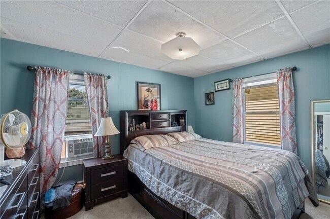 Foto del edificio - 528 Lonsdale Ave