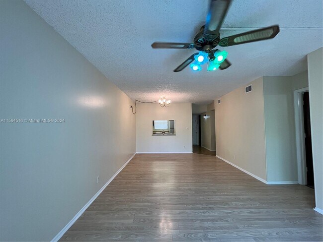 Building Photo - 11441 NW 39th Ct