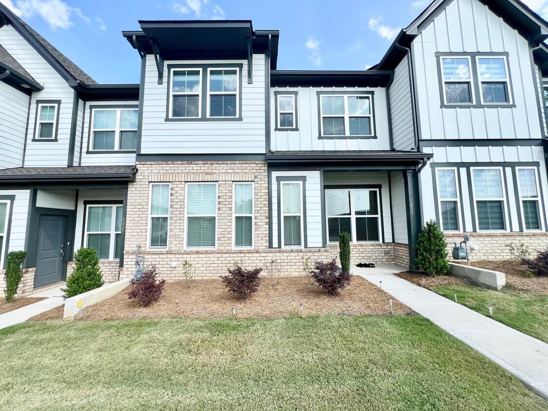 Foto principal - 5811 Clear Creek Ln