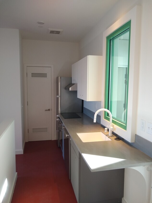 Foto principal - 2730 1st Ave