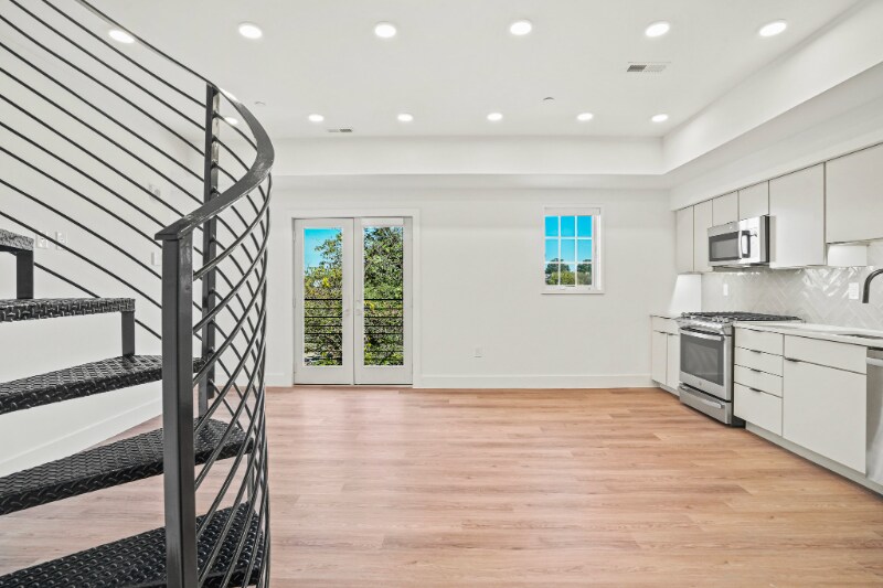Foto principal - 716 L St SE