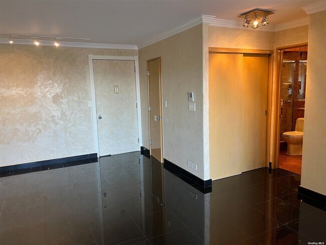 Foto del edificio - 1 Bay Club Dr