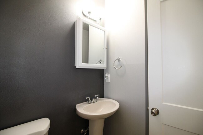 Foto del edificio - 3 Bed 2.5 Bath - Townhome - Ft Nugent Park - NAS Whidbey