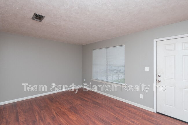 Building Photo - 525 Quigley Rd