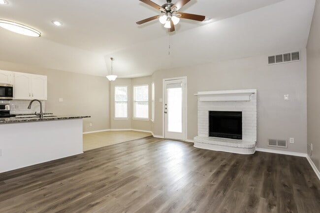 Building Photo - 6841 Black Wing Dr