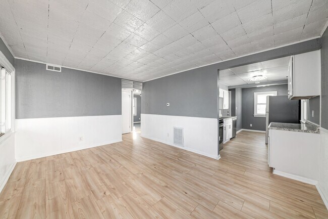 Foto del edificio - 2861 Woodland Ave