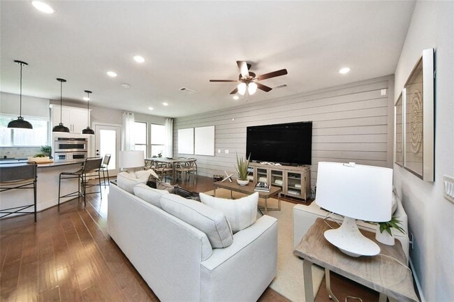 Building Photo - 1707 Summerlyn Ter Dr