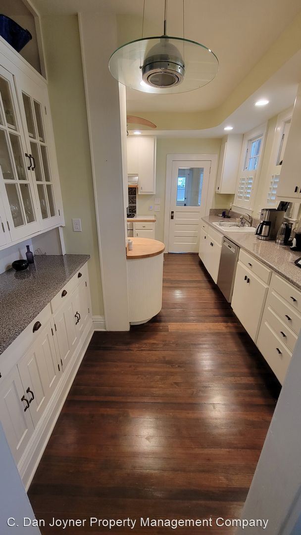 Building Photo - 5 br, 3.5 bath House - 108 W Prentiss Ave