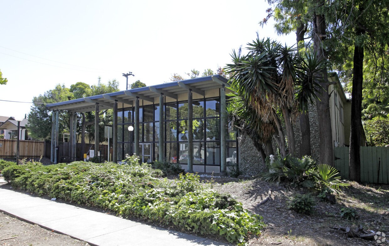 Foto del edificio - Silk Oak Apartments