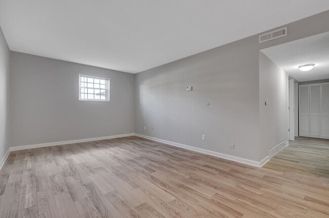 Building Photo - Springhurst East Apartments