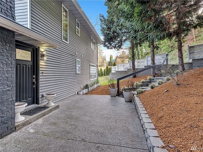 Building Photo - 9234 3rd Ave SW