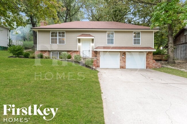 Building Photo - 5905 NW Whispering Oaks Ln