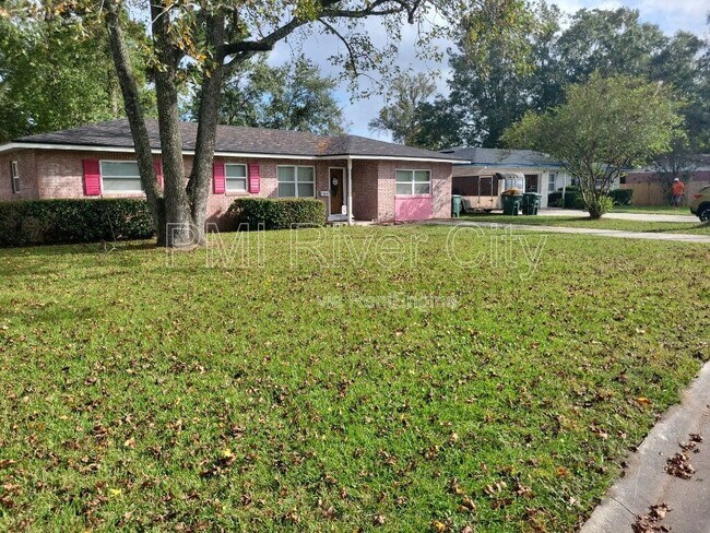 Building Photo - 7819 Lisa Dr E