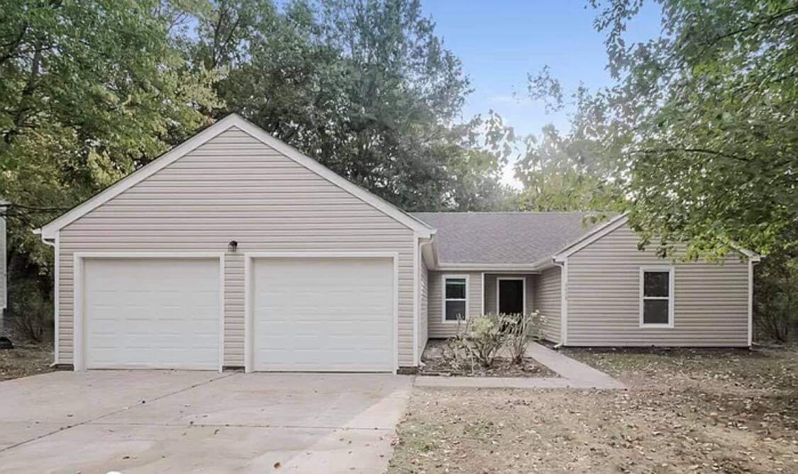 Primary Photo - 8608 Golf Ridge Dr