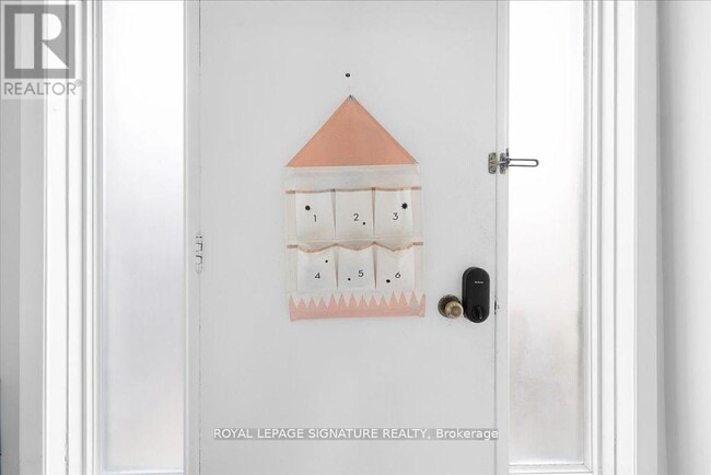 Building Photo - 2-12 Liszt Gate