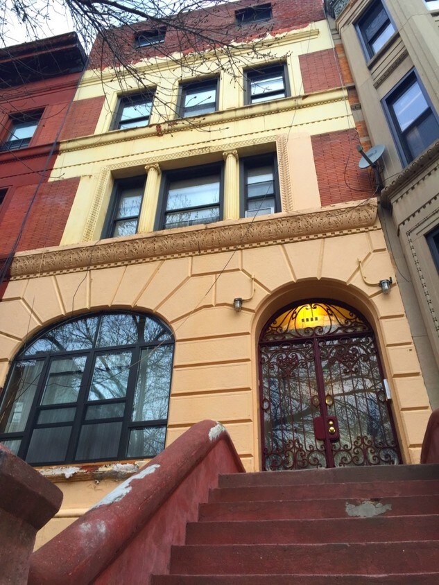 Primary Photo - 1367 Dean St
