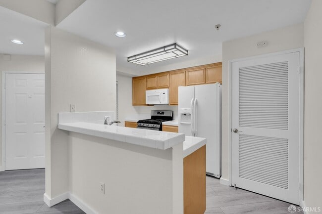 Building Photo - 200 Caldecott Ln