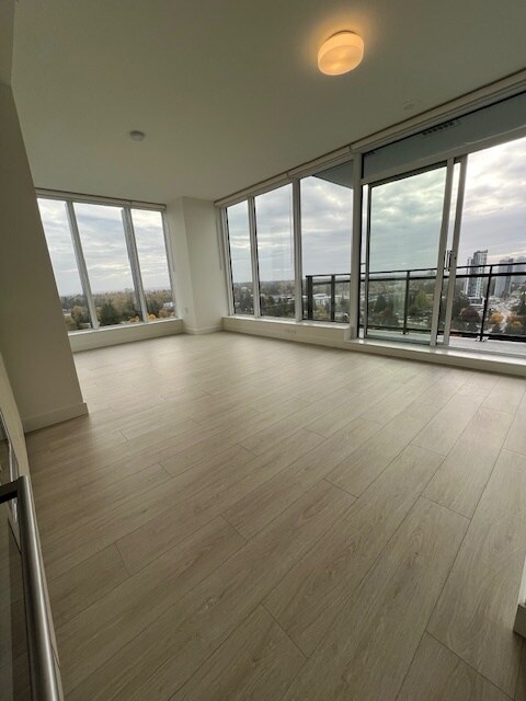 Photo du bâtiment - 13675-1107A 107A Ave