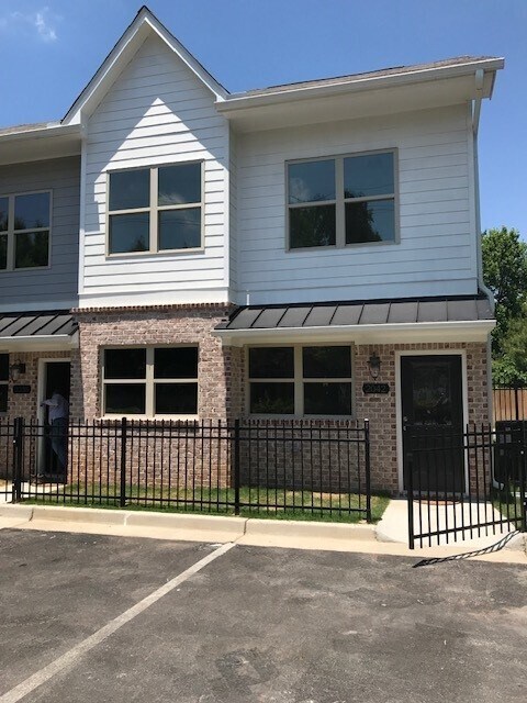 Foto principal - 2042 Bolton Rd NW