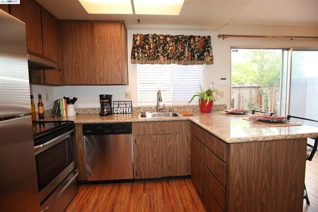 Building Photo - 3002 Tonopah Cir