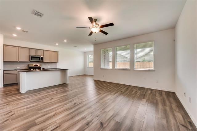 Foto del edificio - 1833 Lake Grove Dr